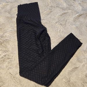 🆕️Born Primitive NWOT Summit Scrunch Butt Leggings